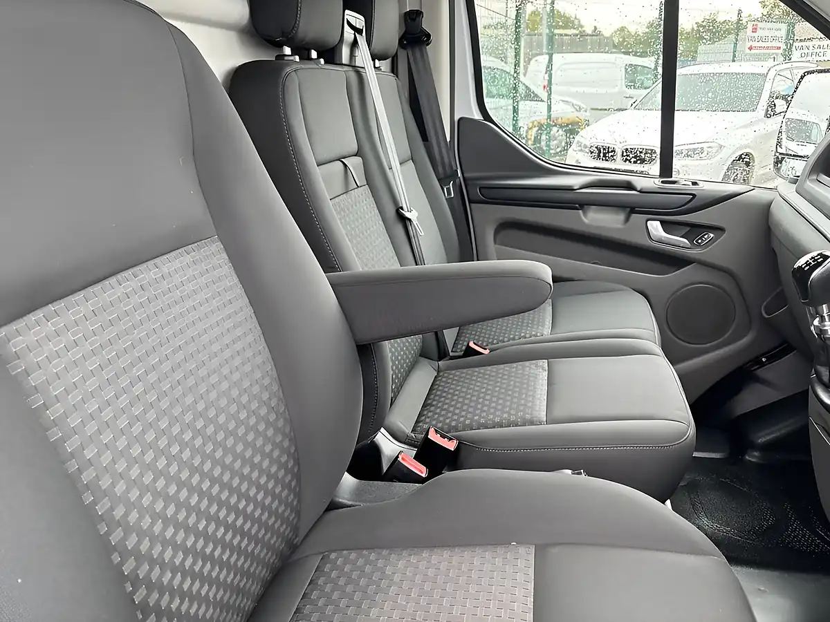 Used 2023 Ford Transit Custom Trend White - Interior and Exterior details 9