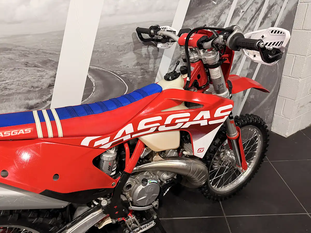 Used 2023 Gasgas Ec 300 Red - Interior and Exterior details 4