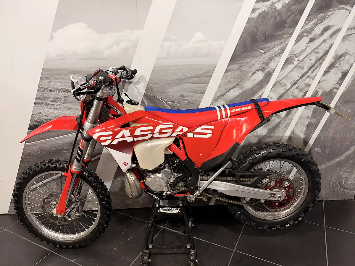 Used 2023 Gasgas Ec 300 Red - Interior and Exterior details 7