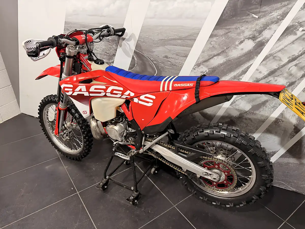 Used 2023 Gasgas Ec 300 Red - Interior and Exterior details 8