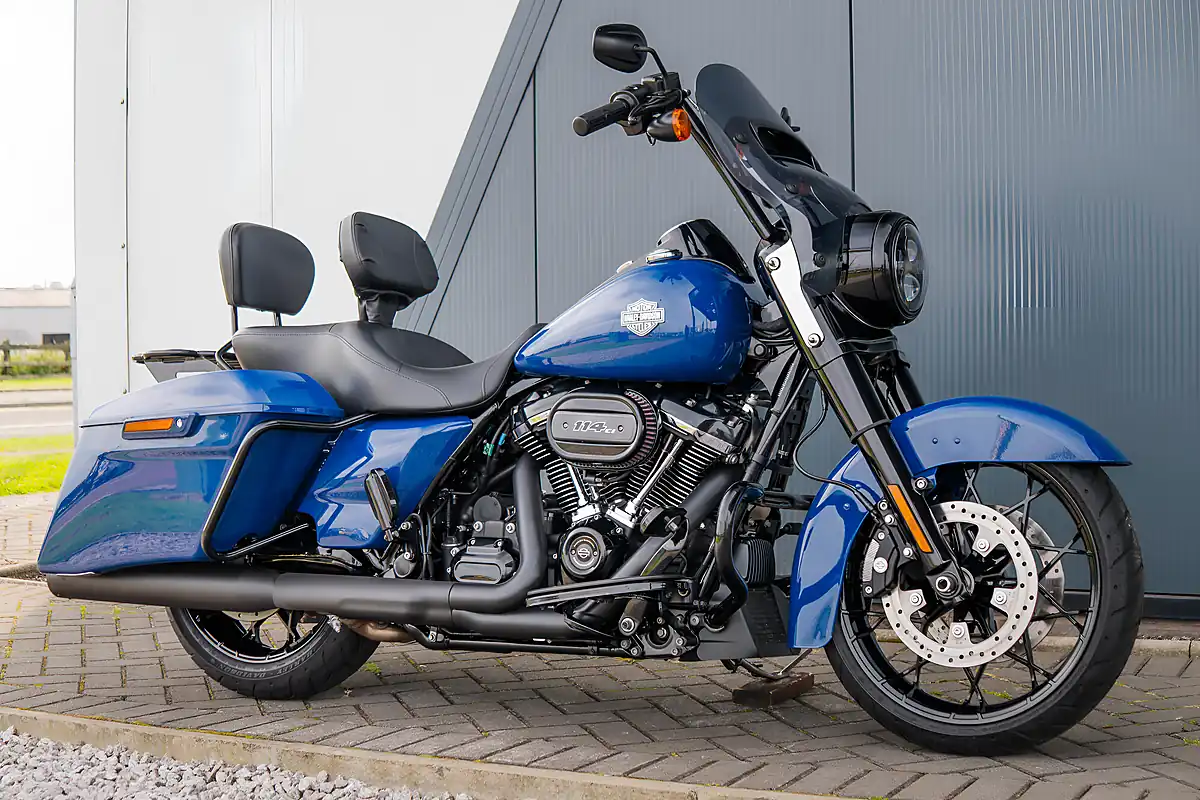 Used 2023 Harley-Davidson Road King Special Bright Billiard Blue - Front View