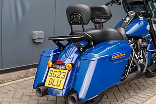 Used 2023 Harley-Davidson Road King Special Bright Billiard Blue - Interior and Exterior details 13