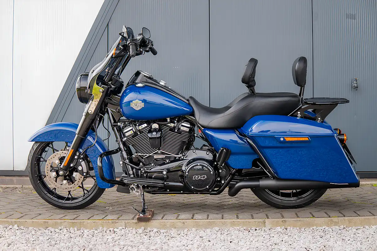 Used 2023 Harley-Davidson Road King Special Bright Billiard Blue - Interior and Exterior details 14