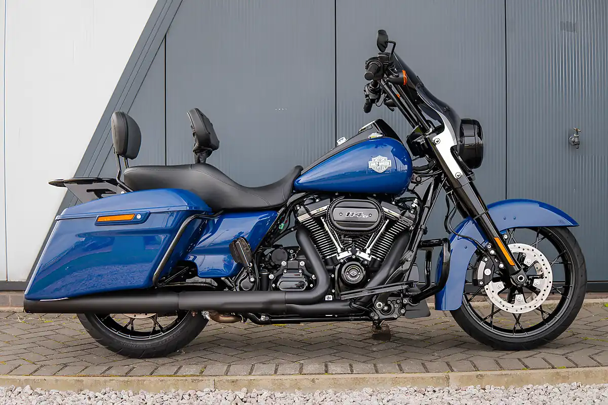 Used 2023 Harley-Davidson Road King Special Bright Billiard Blue - Interior and Exterior details 4