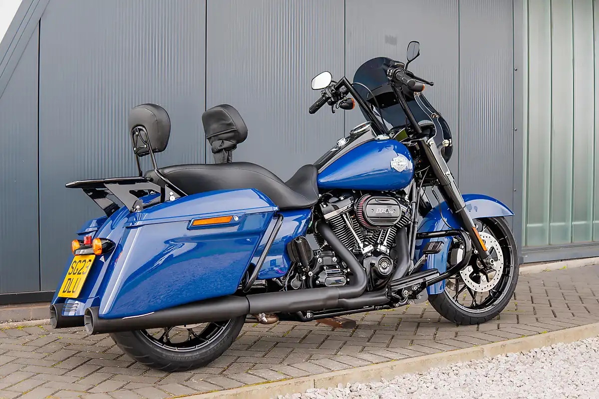 Used 2023 Harley-Davidson Road King Special Bright Billiard Blue - Interior and Exterior details 6