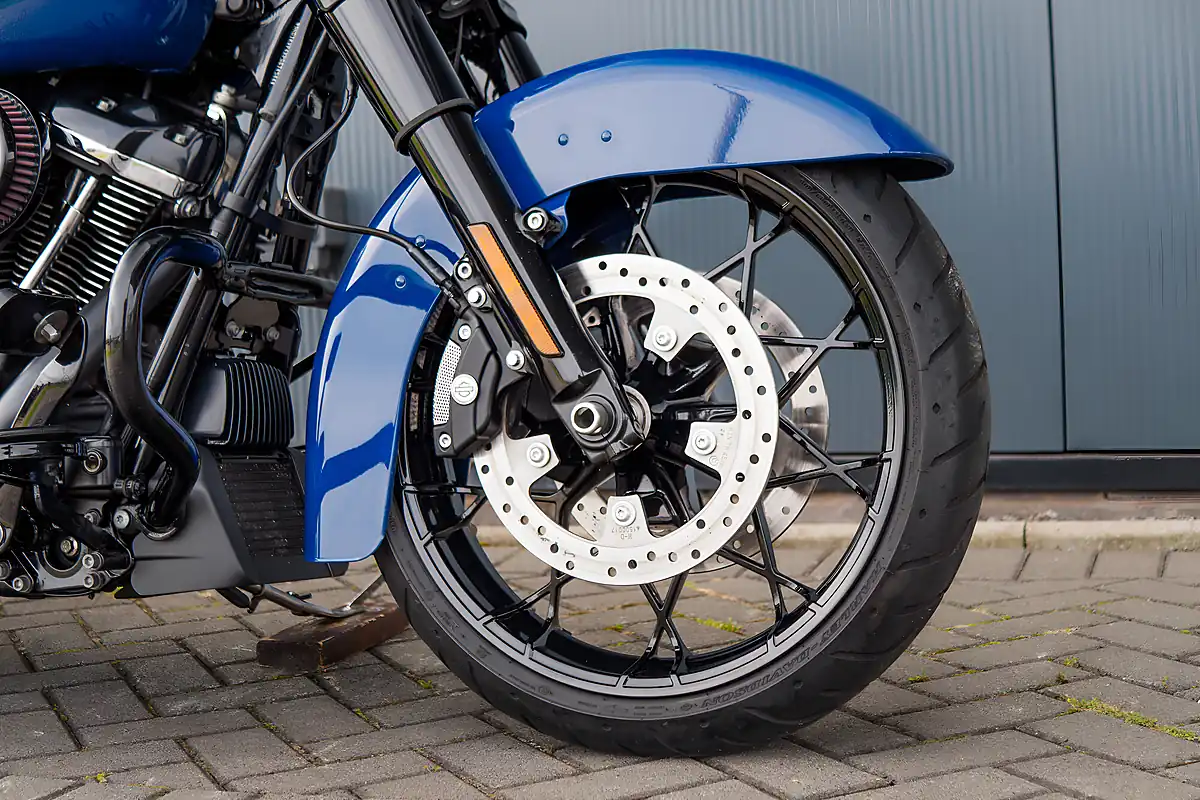 Used 2023 Harley-Davidson Road King Special Bright Billiard Blue - Interior and Exterior details 8
