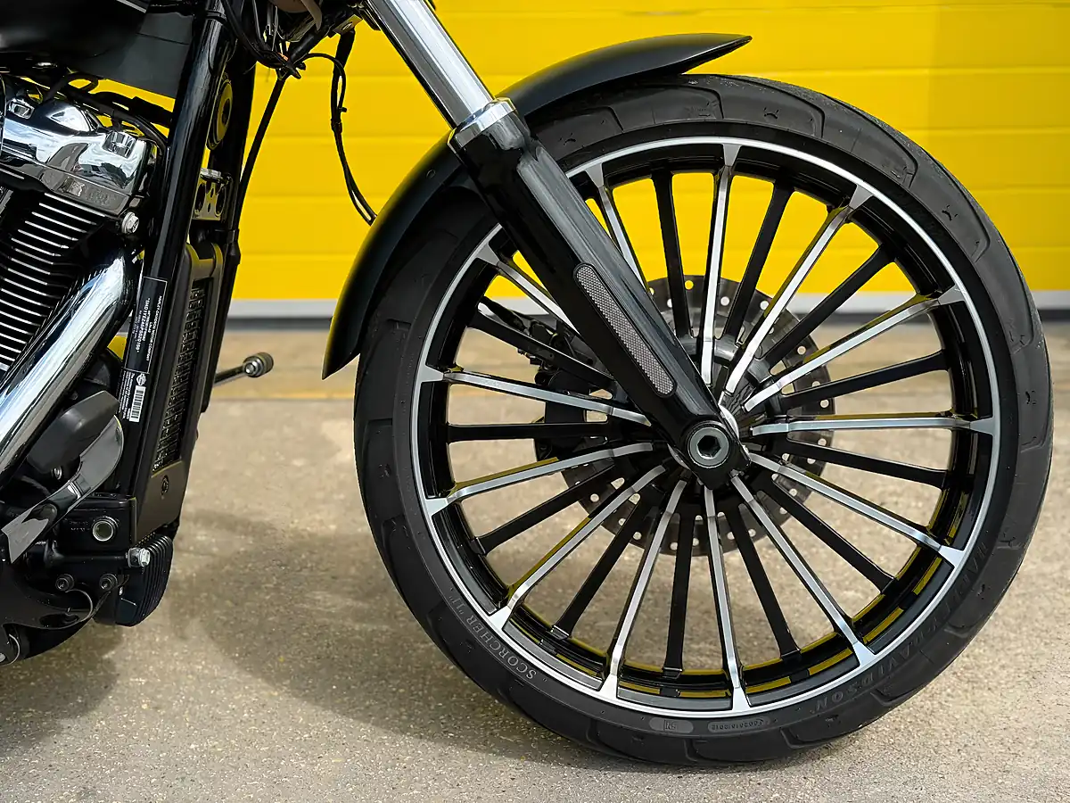 Used 2023 Harley-Davidson Softail Breakout Black - Interior and Exterior details 12