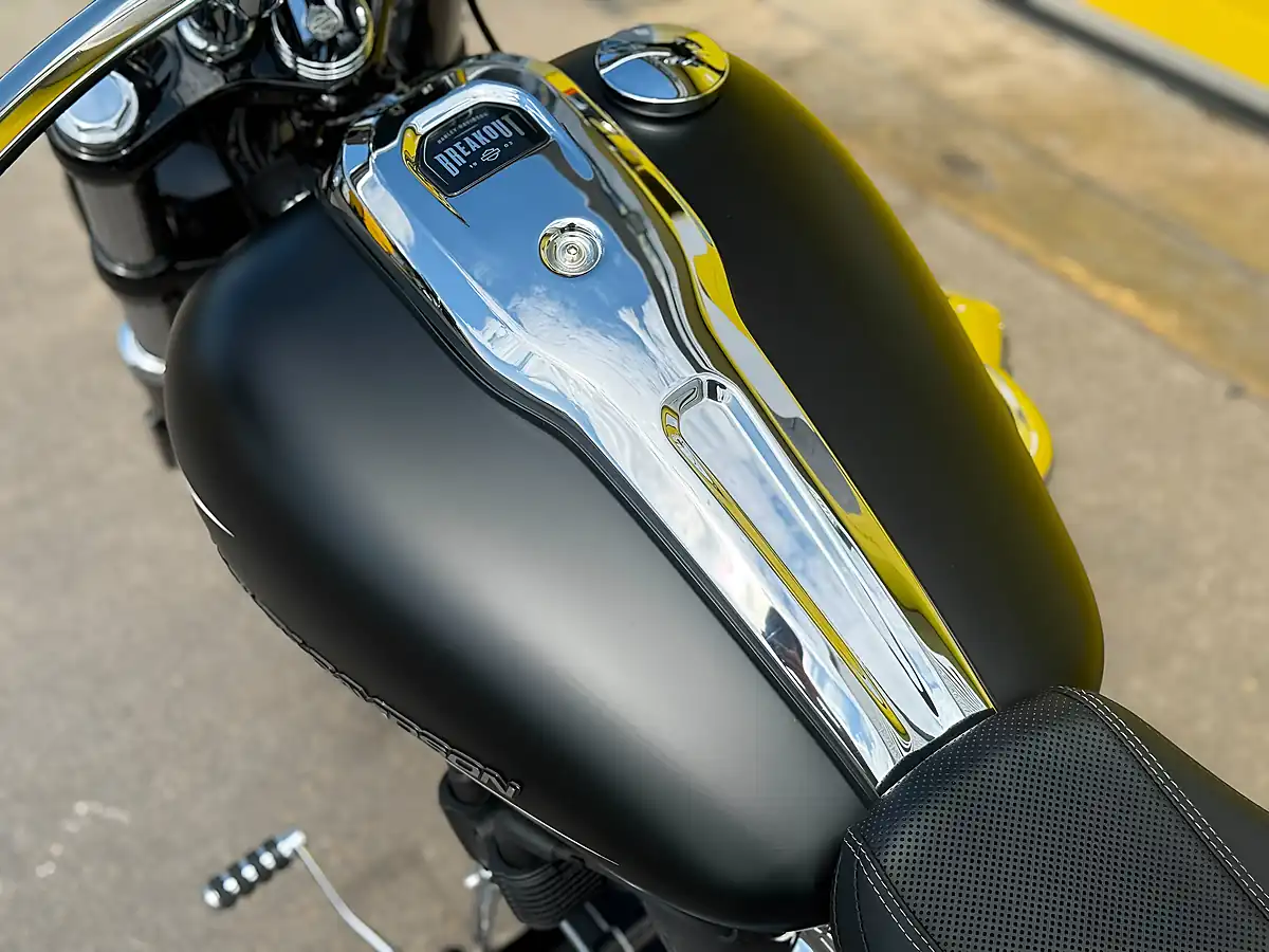 Used 2023 Harley-Davidson Softail Breakout Black - Interior and Exterior details 18