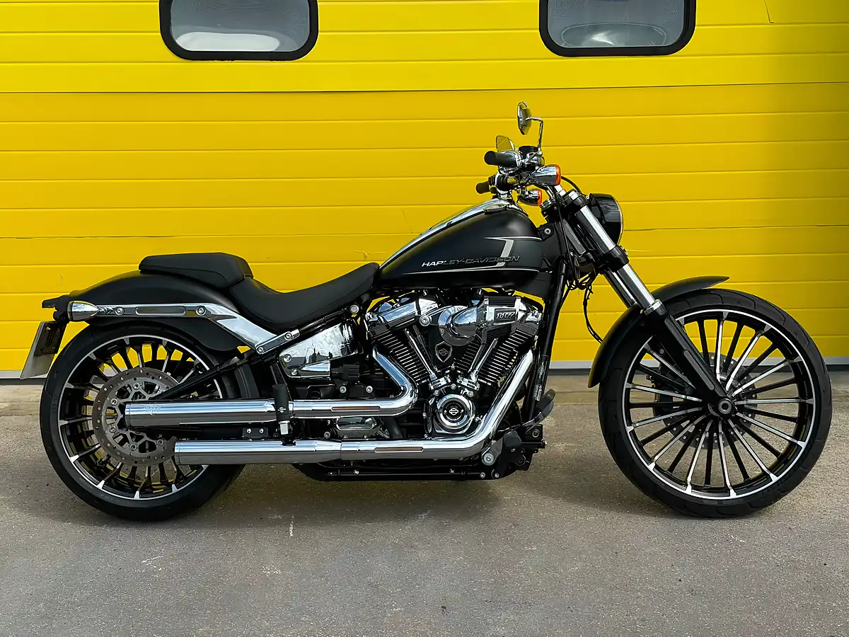 Used 2023 Harley-Davidson Softail Breakout Black - Interior and Exterior details 2