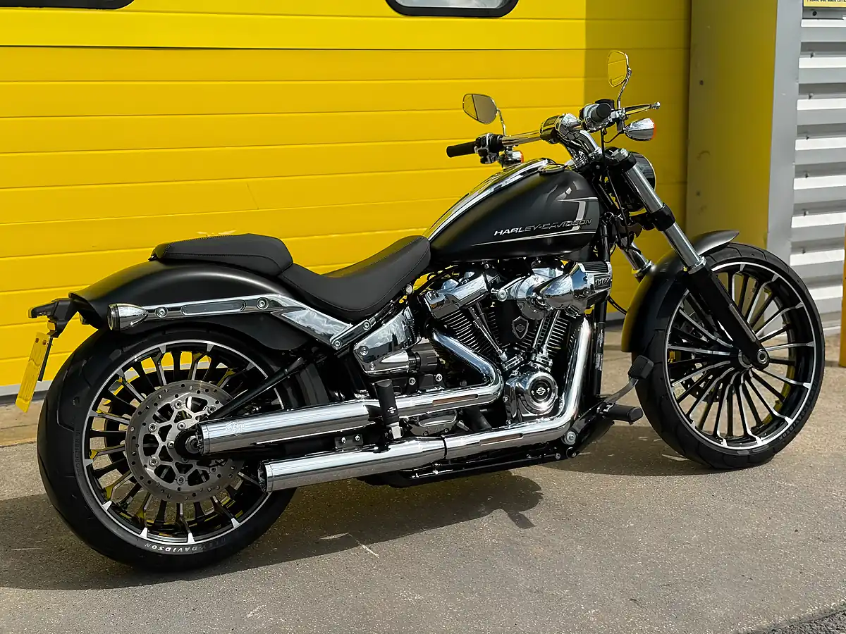 Used 2023 Harley-Davidson Softail Breakout Black - Interior and Exterior details 4