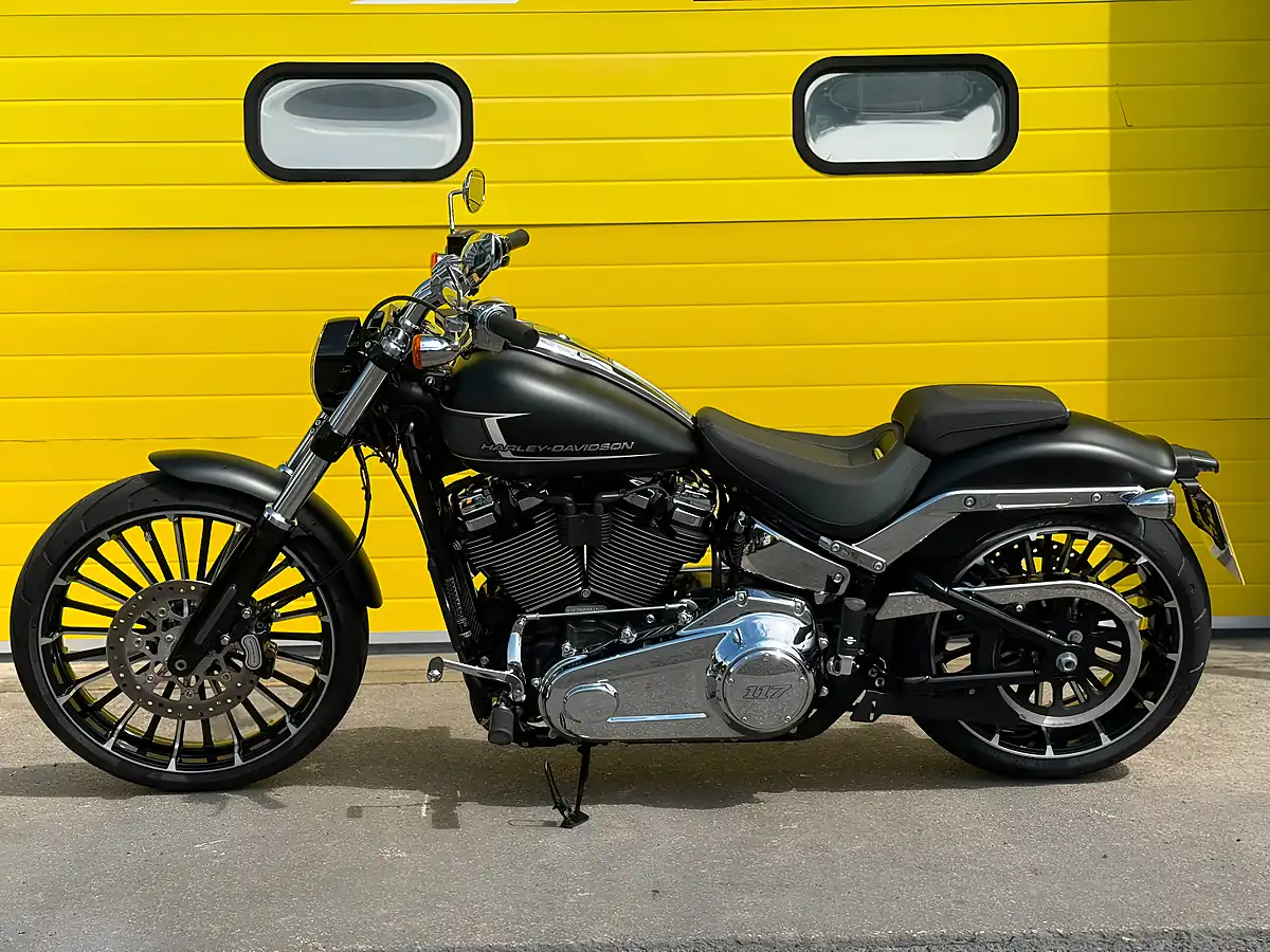 Used 2023 Harley-Davidson Softail Breakout Black - Interior and Exterior details 5
