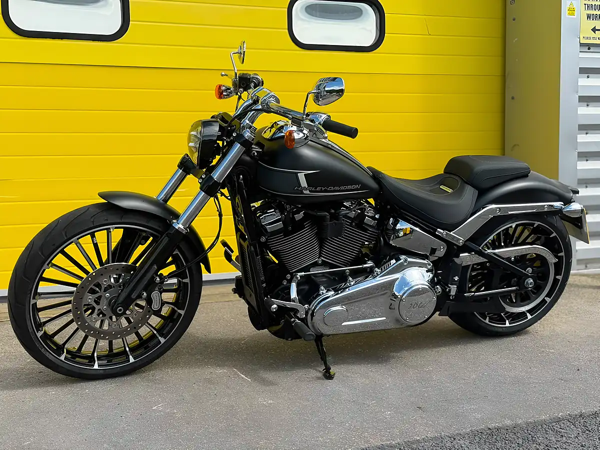 Used 2023 Harley-Davidson Softail Breakout Black - Interior and Exterior details 6