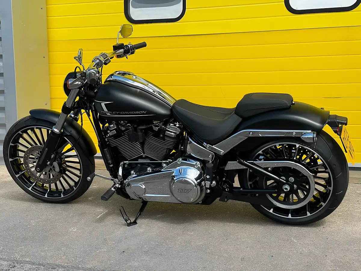 Used 2023 Harley-Davidson Softail Breakout Black - Interior and Exterior details 7