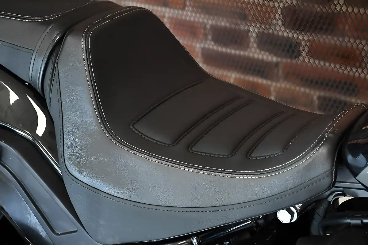 Used 2023 Harley-Davidson Softail Fxfbs Fat Bob - Interior and Exterior details 10