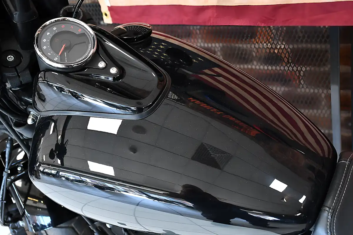 Used 2023 Harley-Davidson Softail Fxfbs Fat Bob - Interior and Exterior details 4