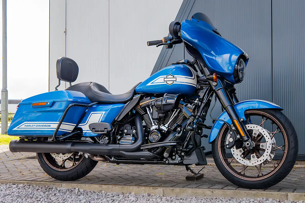 Used 2023 Harley-Davidson Street Glide ST Fast Johnnie Celestial Blue - Front View