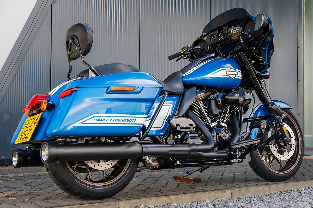 Used 2023 Harley-Davidson Street Glide ST Fast Johnnie Celestial Blue - Interior and Exterior details 6