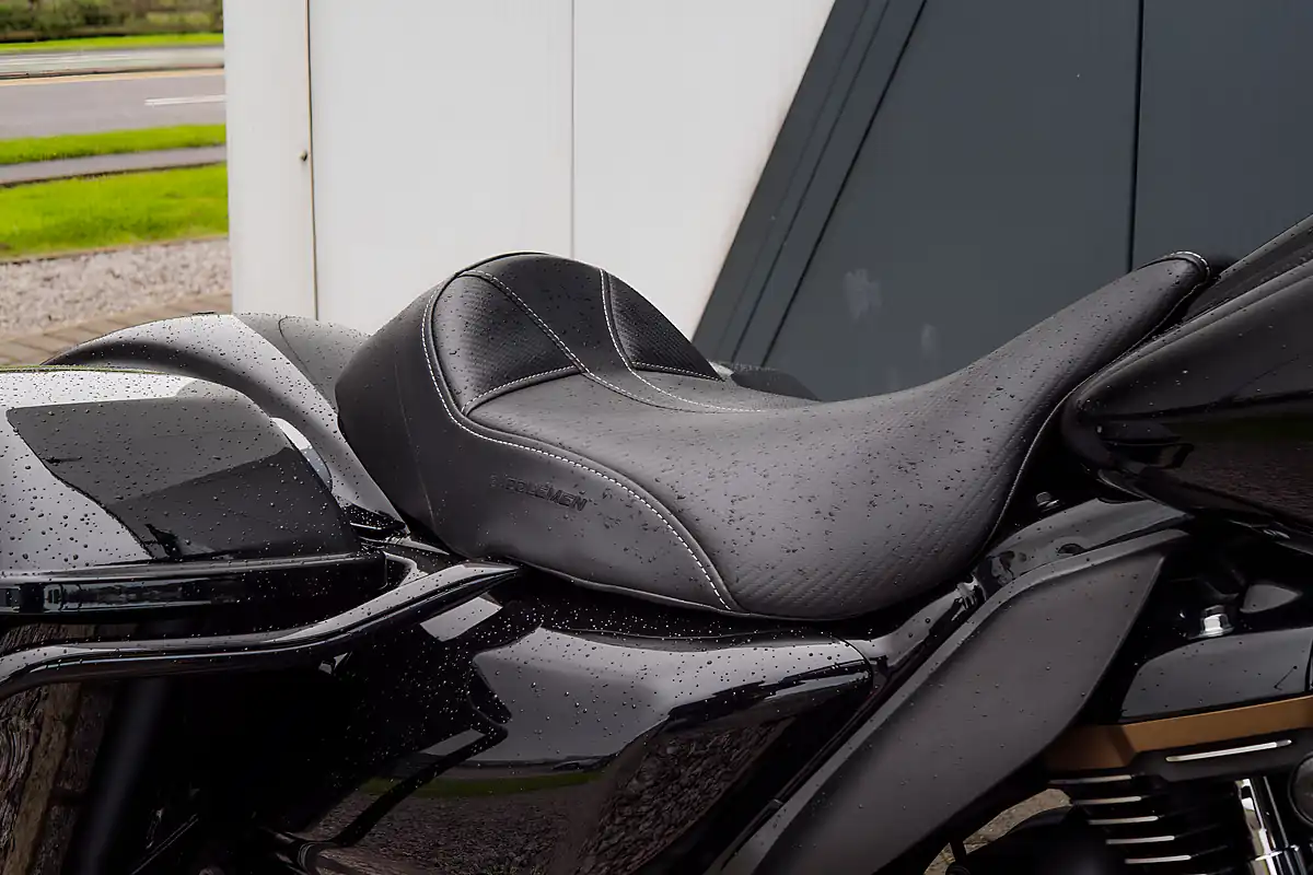 Used 2023 Harley-Davidson Street Glide ST Vivid Black - Interior and Exterior details 12
