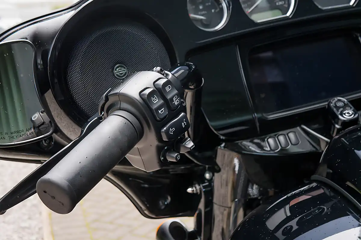 Used 2023 Harley-Davidson Street Glide ST Vivid Black - Interior and Exterior details 19