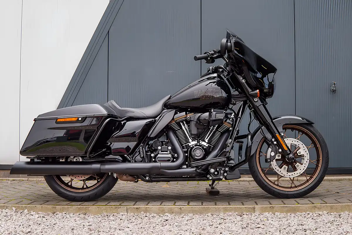 Used 2023 Harley-Davidson Street Glide ST Vivid Black - Interior and Exterior details 3