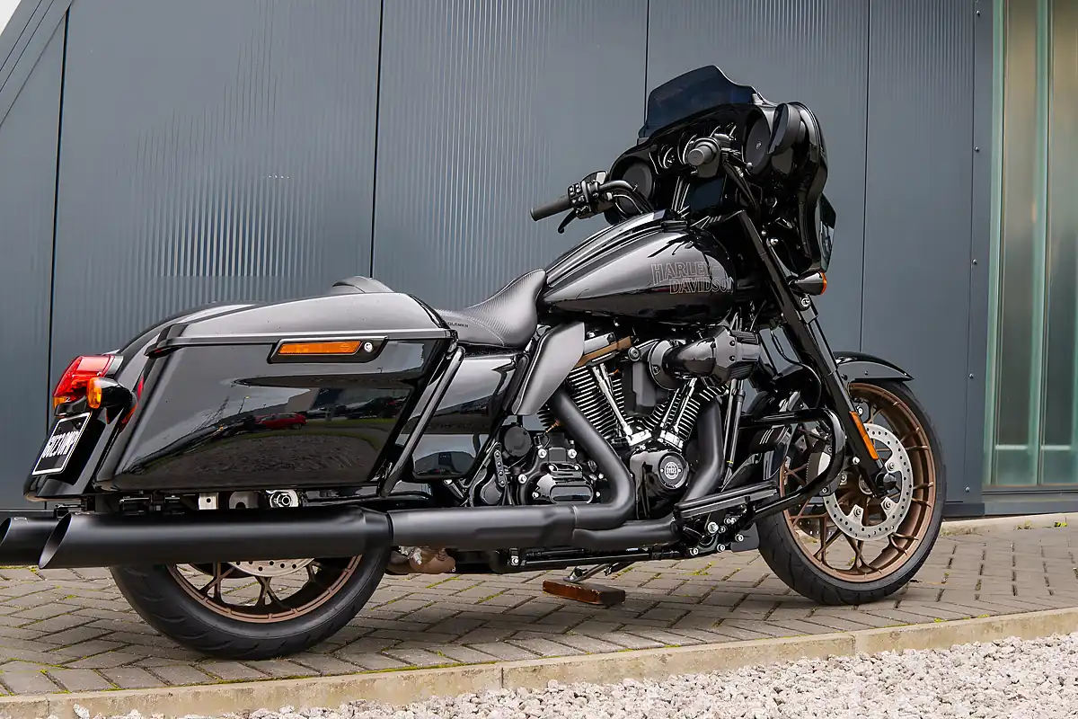 Used 2023 Harley-Davidson Street Glide ST Vivid Black - Interior and Exterior details 5