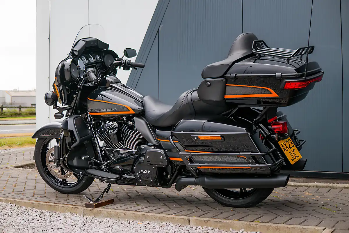Used 2023 Harley-Davidson Ultra Limited Apex Apex Black - Interior and Exterior details 17