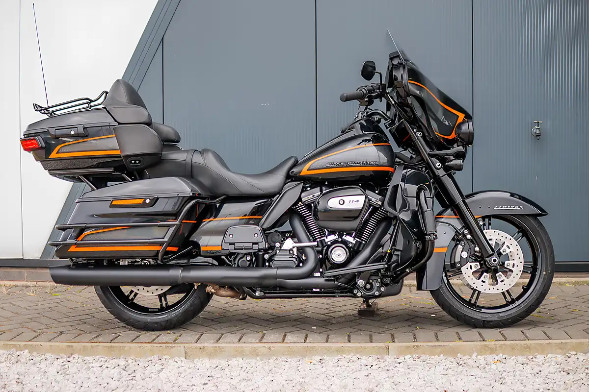 Used 2023 Harley-Davidson Ultra Limited Apex Apex Black - Interior and Exterior details 4