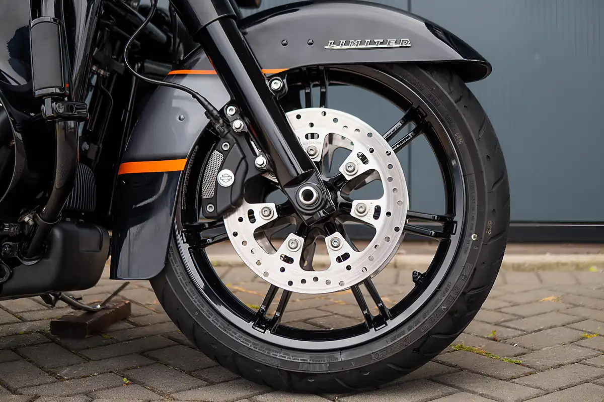 Used 2023 Harley-Davidson Ultra Limited Apex Apex Black - Interior and Exterior details 8