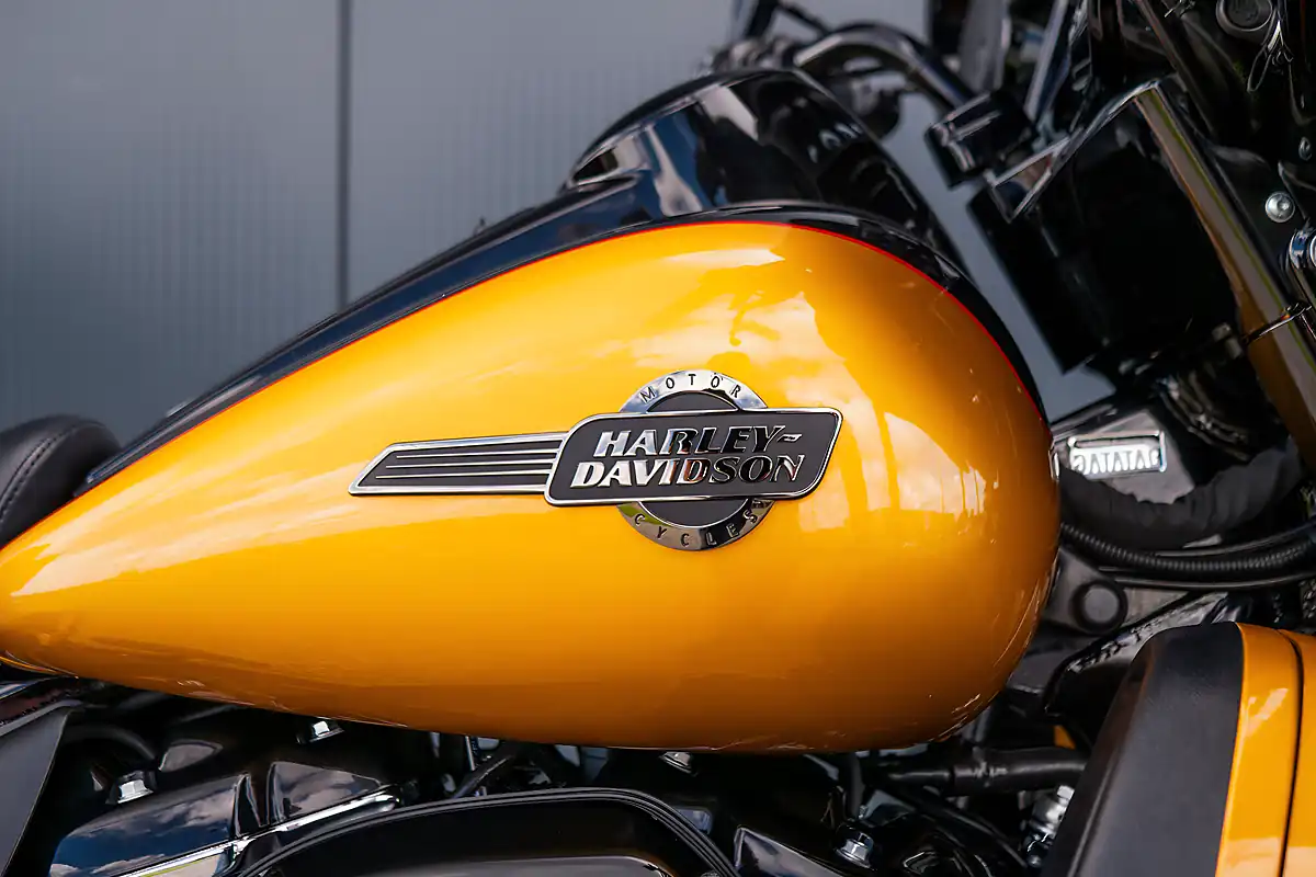 Used 2023 Harley-Davidson Ultra Limited Prospect Gold/Vivid Black - Interior and Exterior details 13