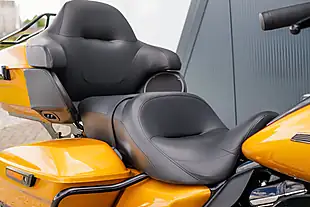Used 2023 Harley-Davidson Ultra Limited Prospect Gold/Vivid Black - Interior and Exterior details 17