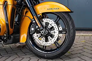 Used 2023 Harley-Davidson Ultra Limited Prospect Gold/Vivid Black - Interior and Exterior details 7