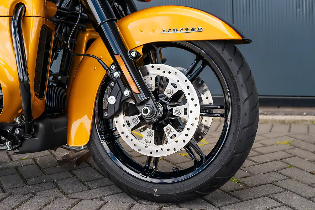 Used 2023 Harley-Davidson Ultra Limited Prospect Gold/Vivid Black - Interior and Exterior details 7