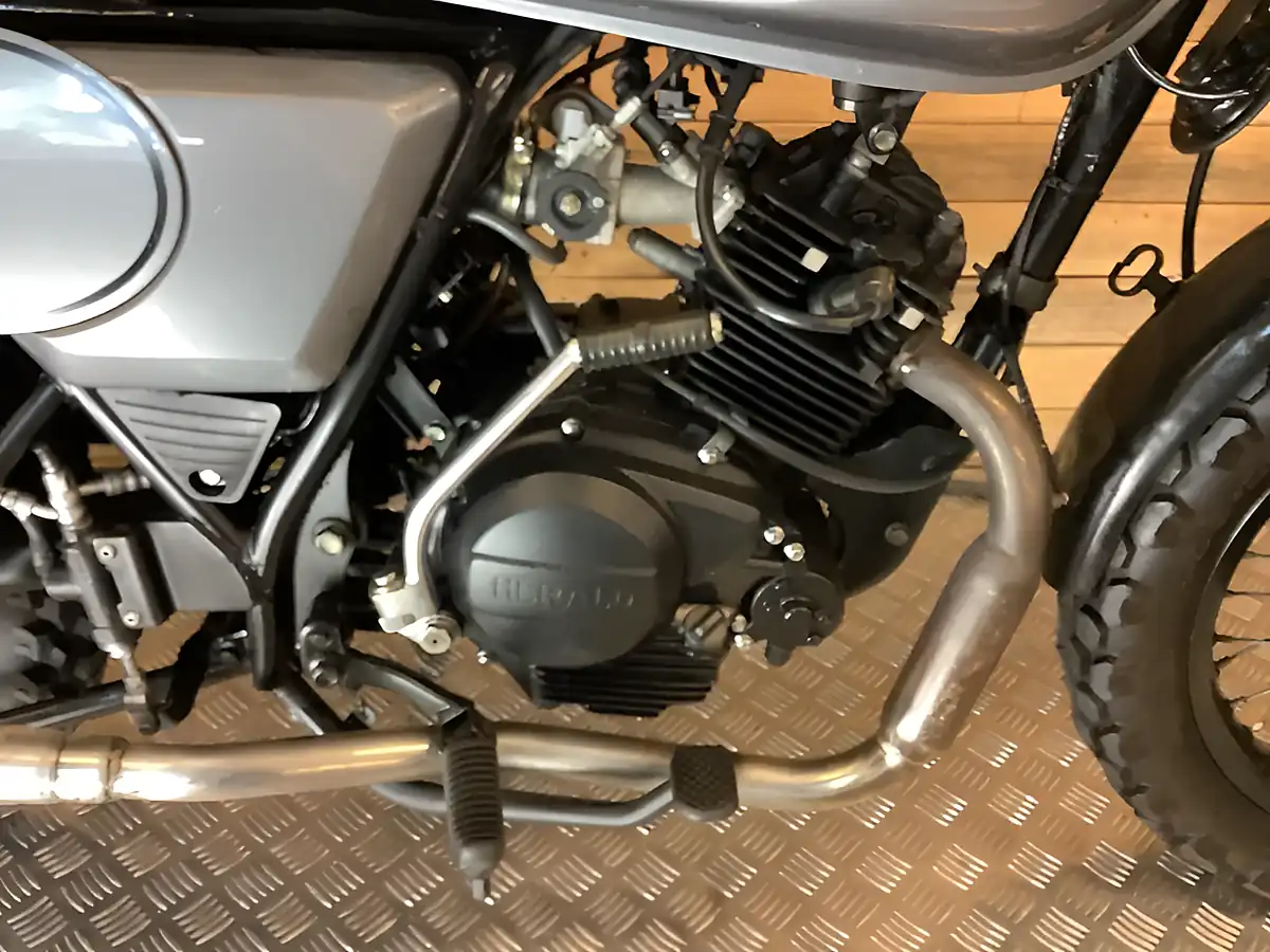 Used 2023 Herald Motor Co Scrambler Grey - Interior and Exterior details 11