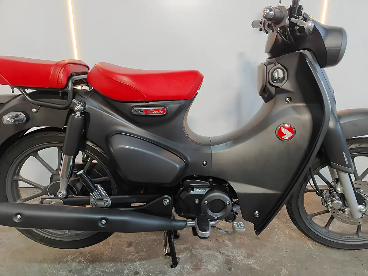 Used 2023 Honda C125 Cub Supercub Grey - Interior and Exterior details 13