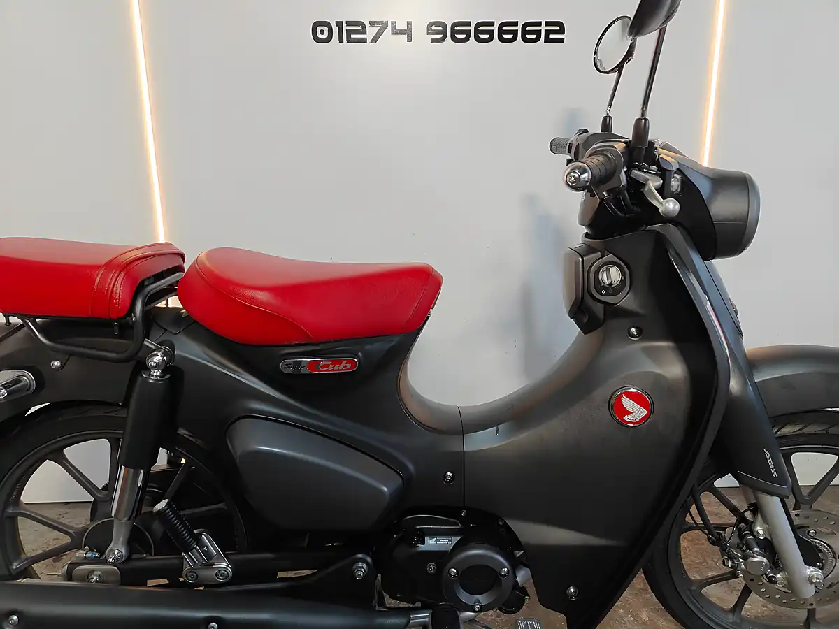 Used 2023 Honda C125 Cub Supercub Grey - Interior and Exterior details 14