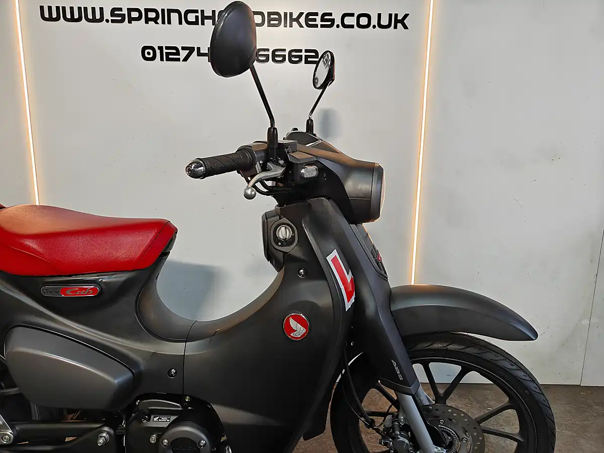 Used 2023 Honda C125 Cub Supercub Grey - Interior and Exterior details 16