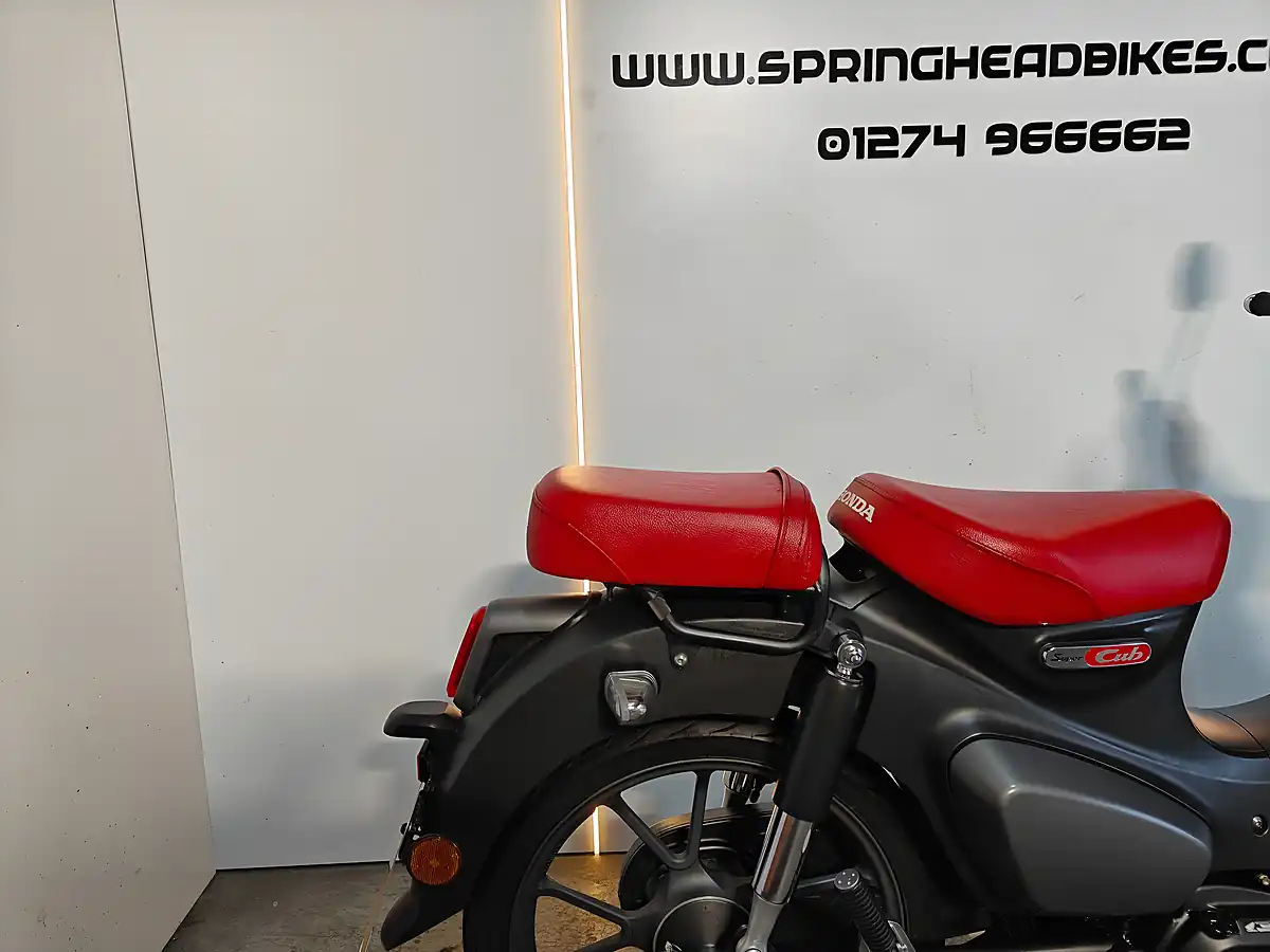 Used 2023 Honda C125 Cub Supercub Grey - Interior and Exterior details 6