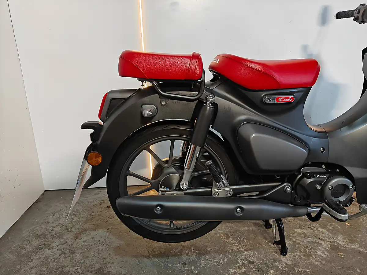 Used 2023 Honda C125 Cub Supercub Grey - Interior and Exterior details 8