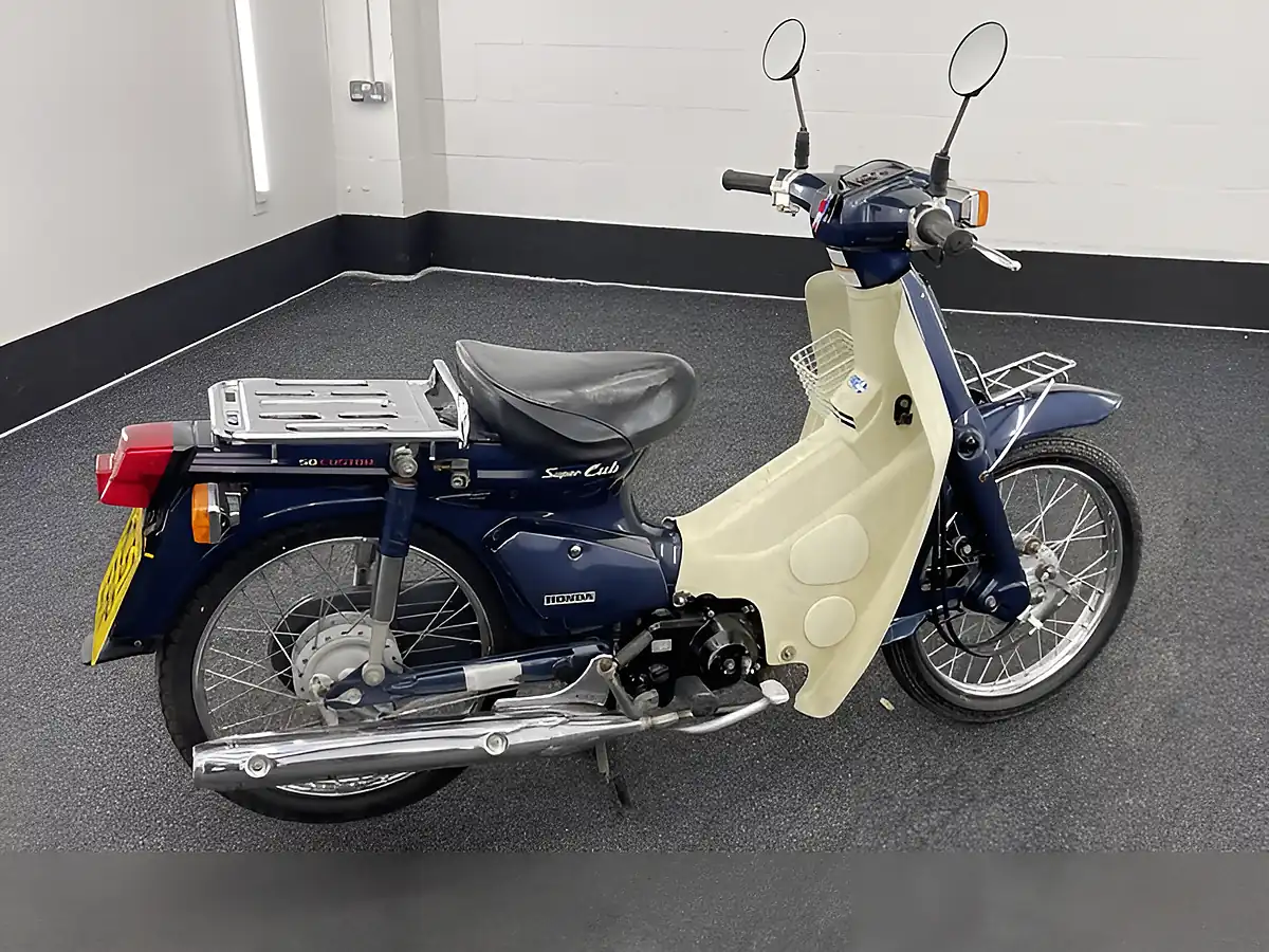 Used 2023 Honda C50 Super Cub Blue - Interior and Exterior details 10