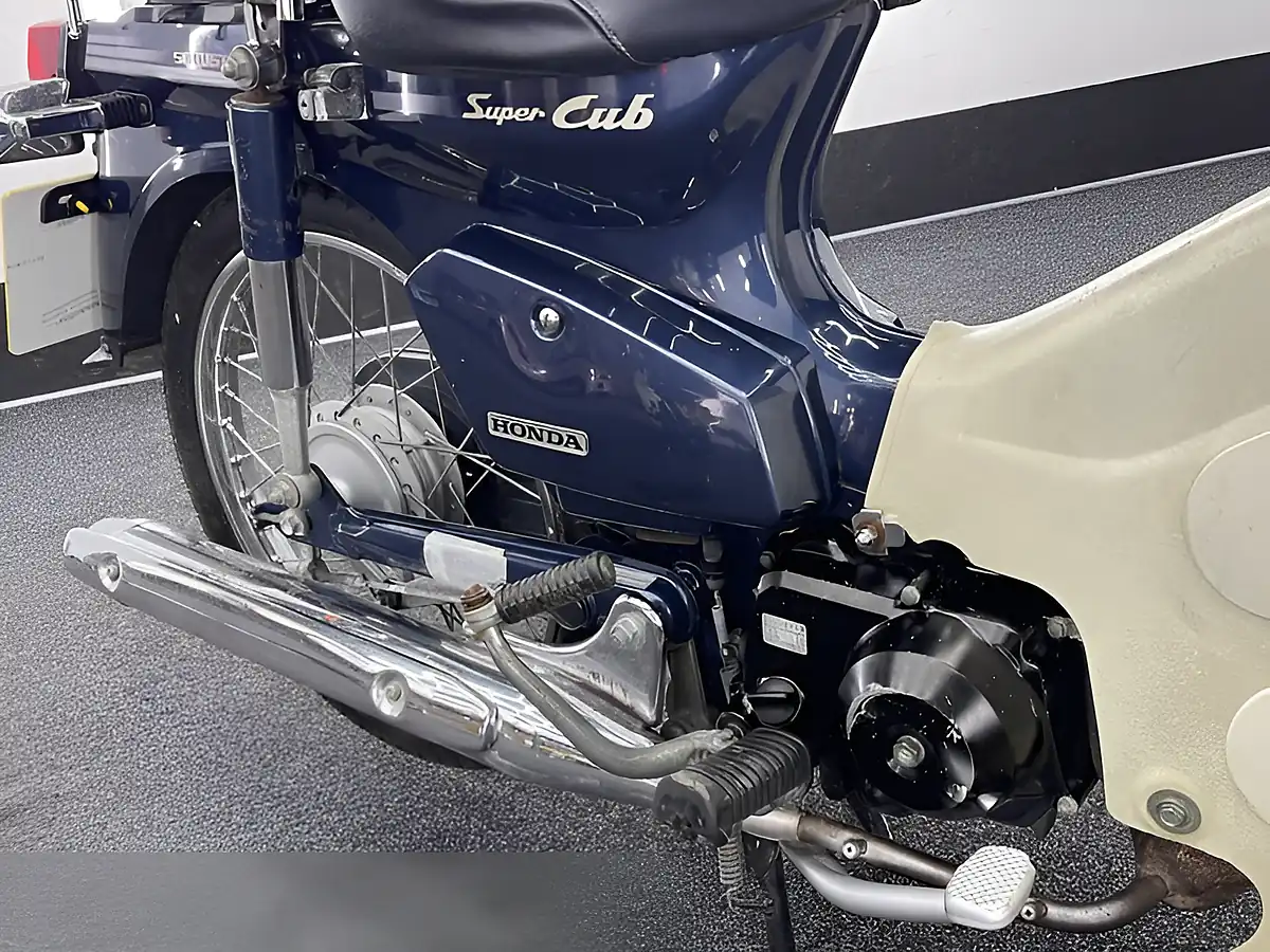 Used 2023 Honda C50 Super Cub Blue - Interior and Exterior details 13