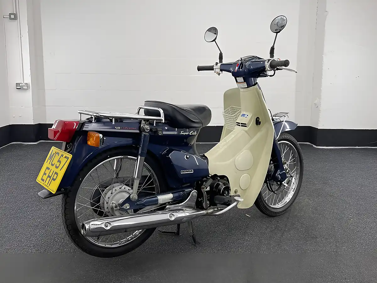 Used 2023 Honda C50 Super Cub Blue - Interior and Exterior details 3