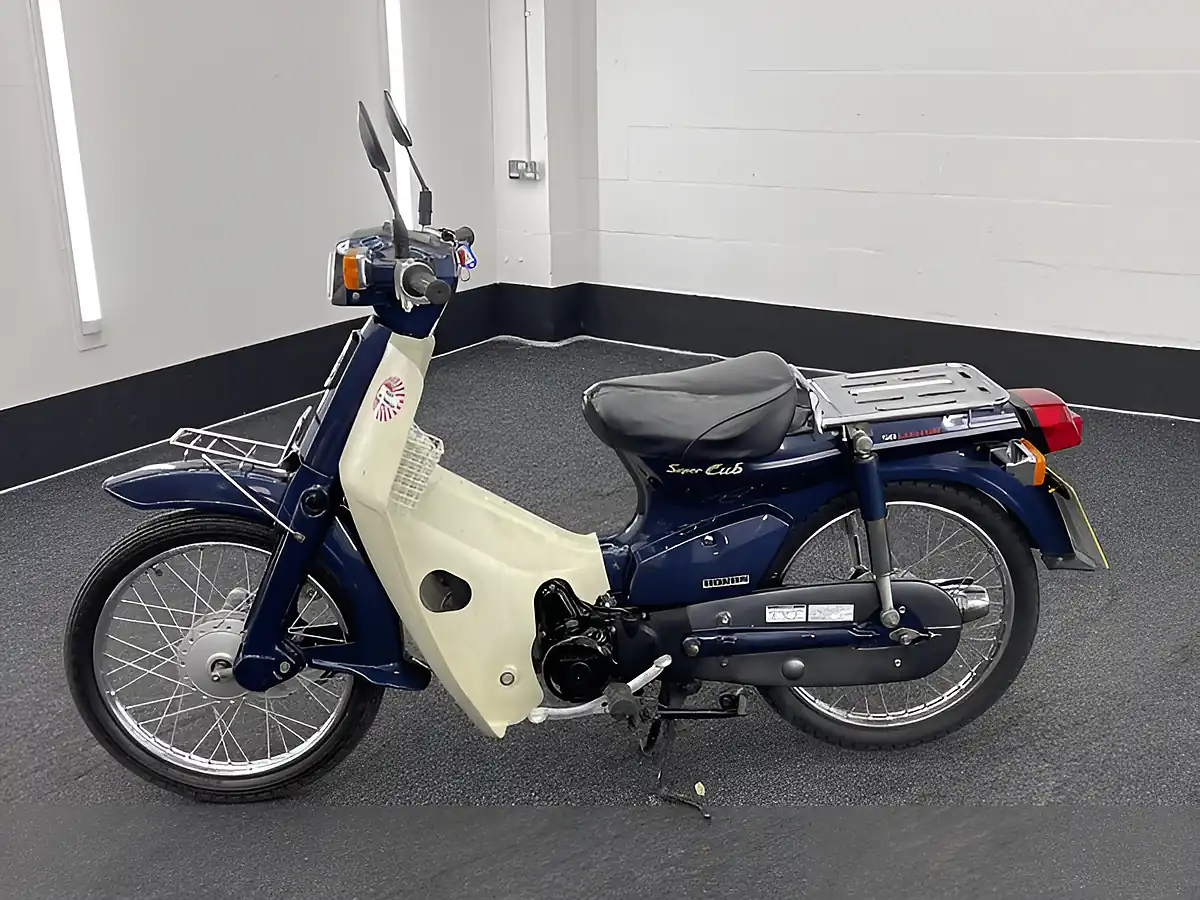 Used 2023 Honda C50 Super Cub Blue - Interior and Exterior details 4
