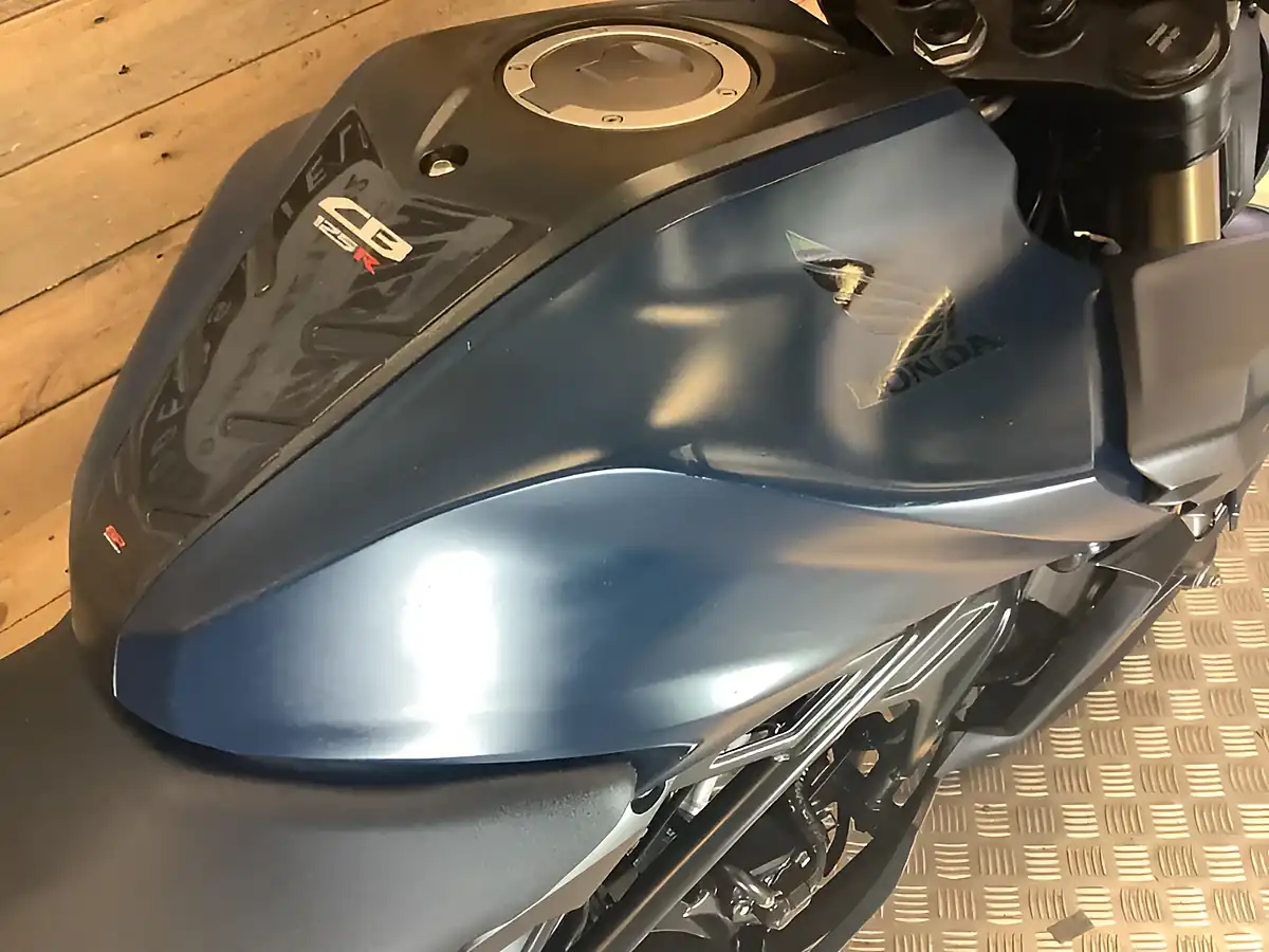 Used 2023 Honda Cb R Blue - Interior and Exterior details 11