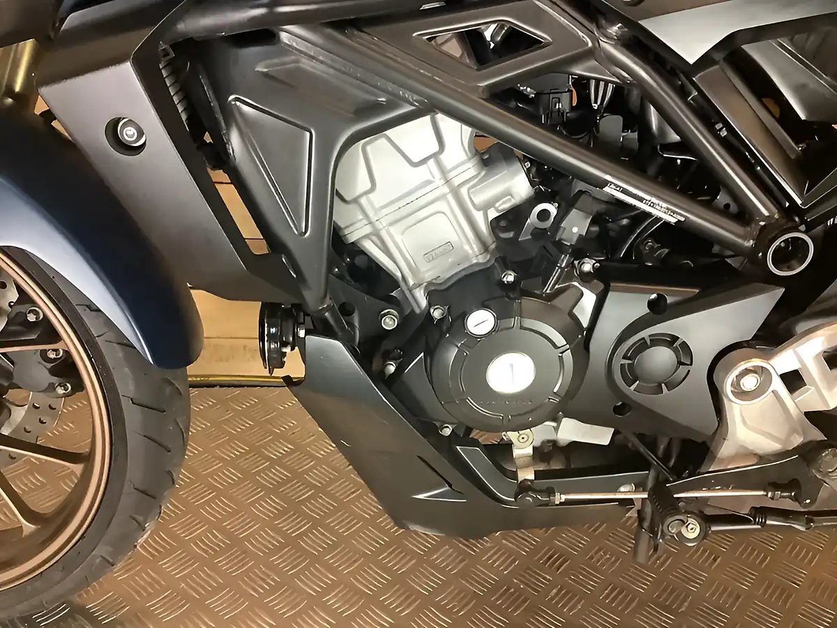 Used 2023 Honda Cb R Blue - Interior and Exterior details 12
