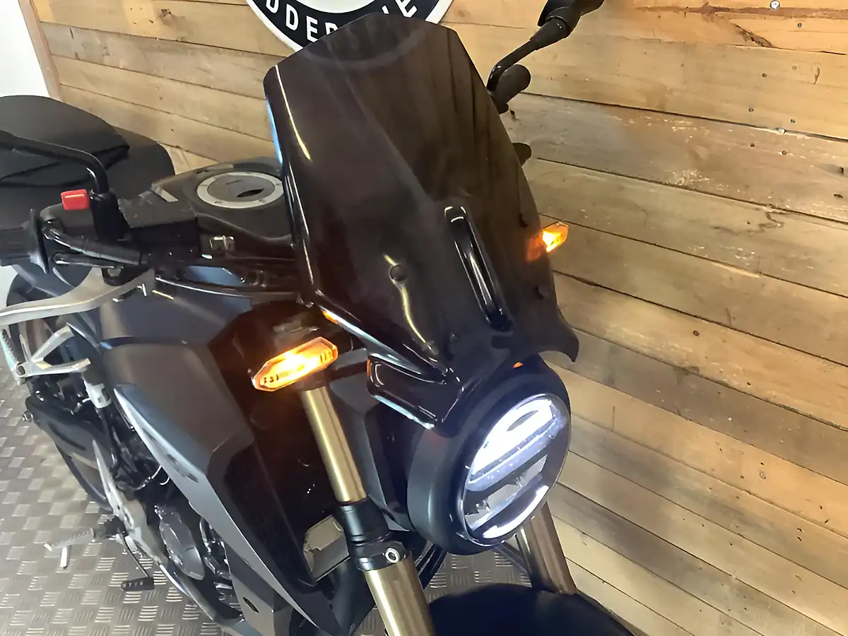 Used 2023 Honda Cb R Blue - Interior and Exterior details 13