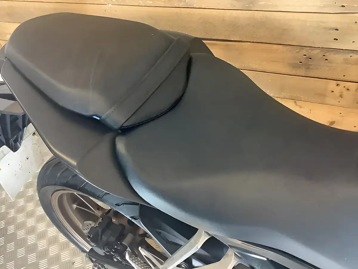 Used 2023 Honda Cb R Blue - Interior and Exterior details 14