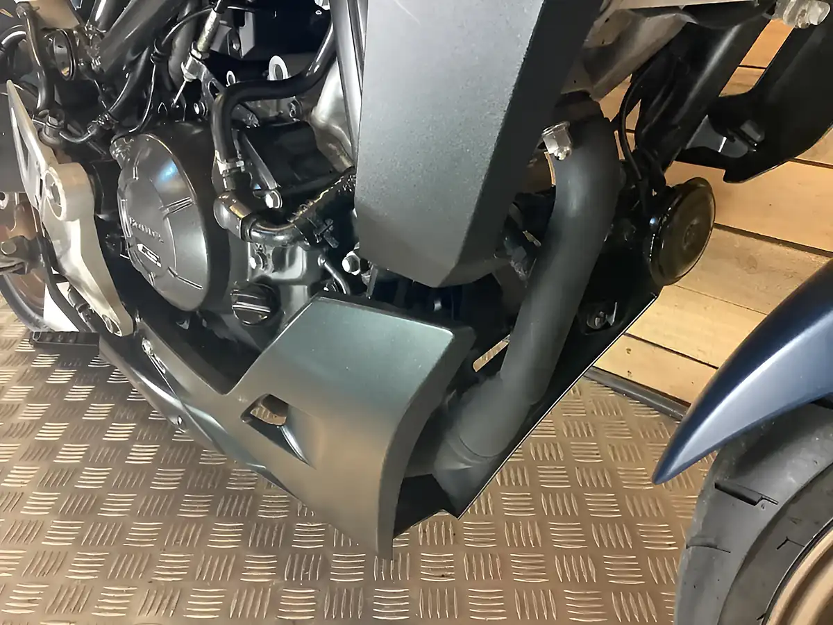 Used 2023 Honda Cb R Blue - Interior and Exterior details 17
