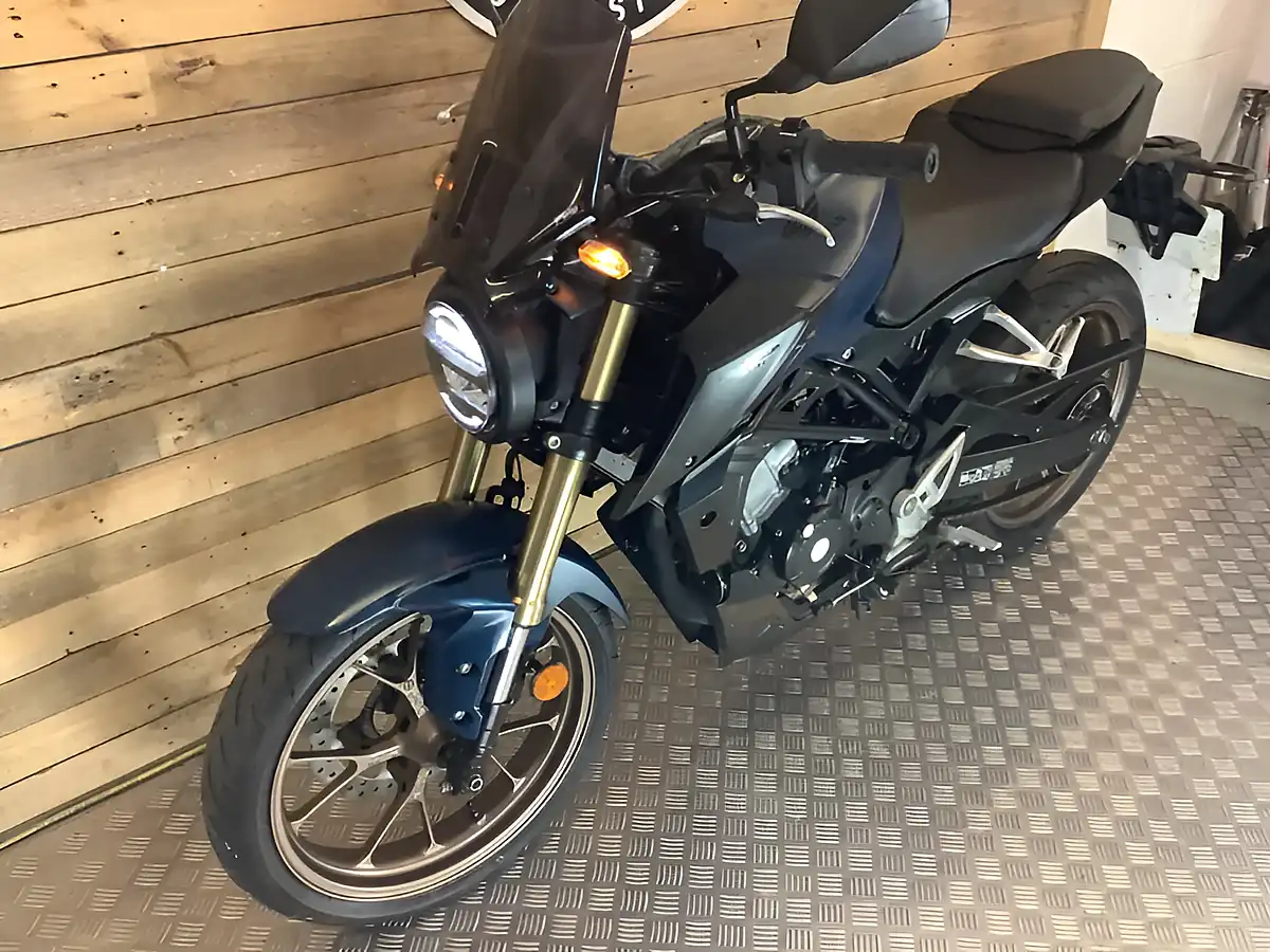 Used 2023 Honda Cb R Blue - Interior and Exterior details 3