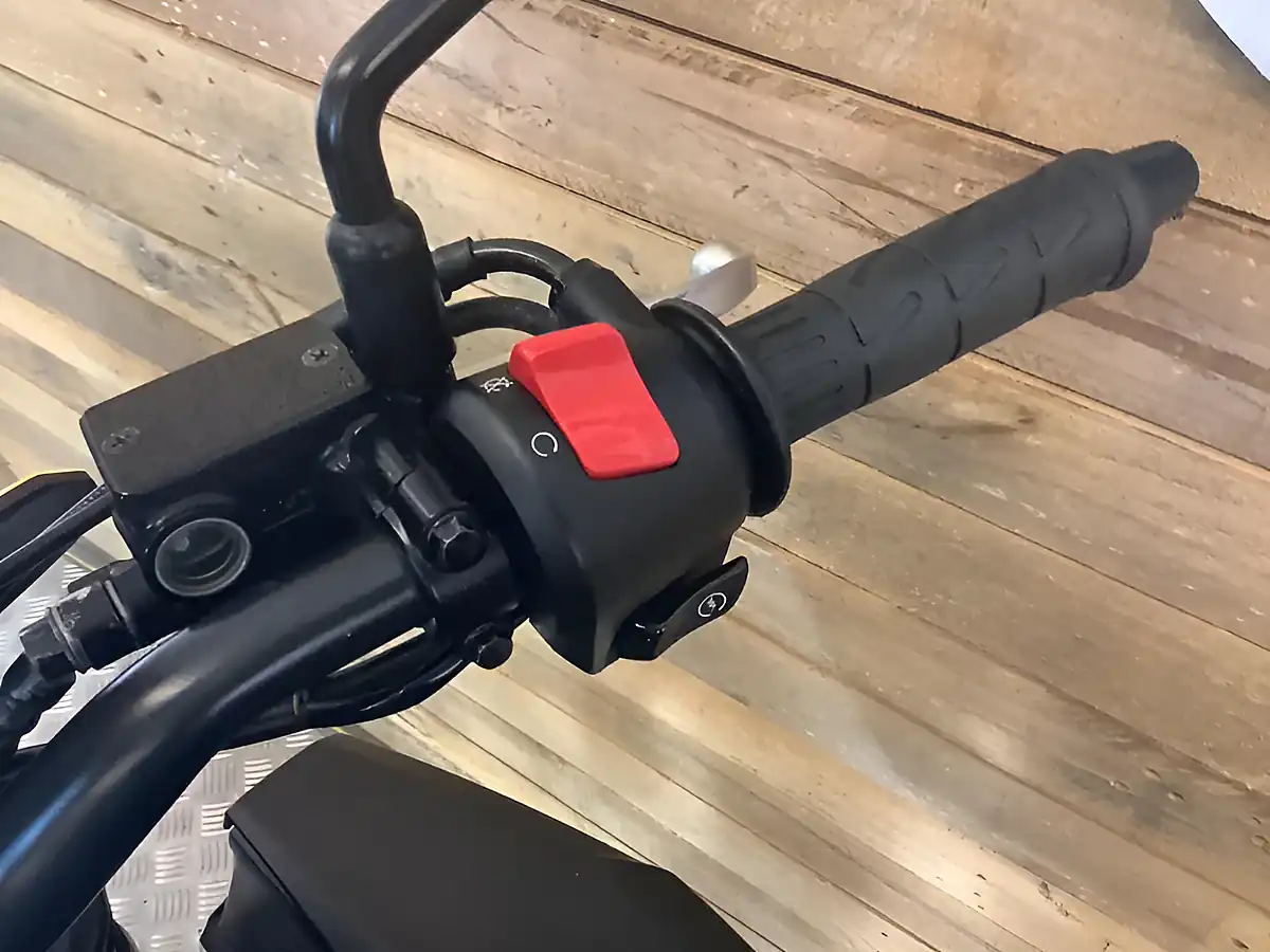Used 2023 Honda Cb R Blue - Interior and Exterior details 9