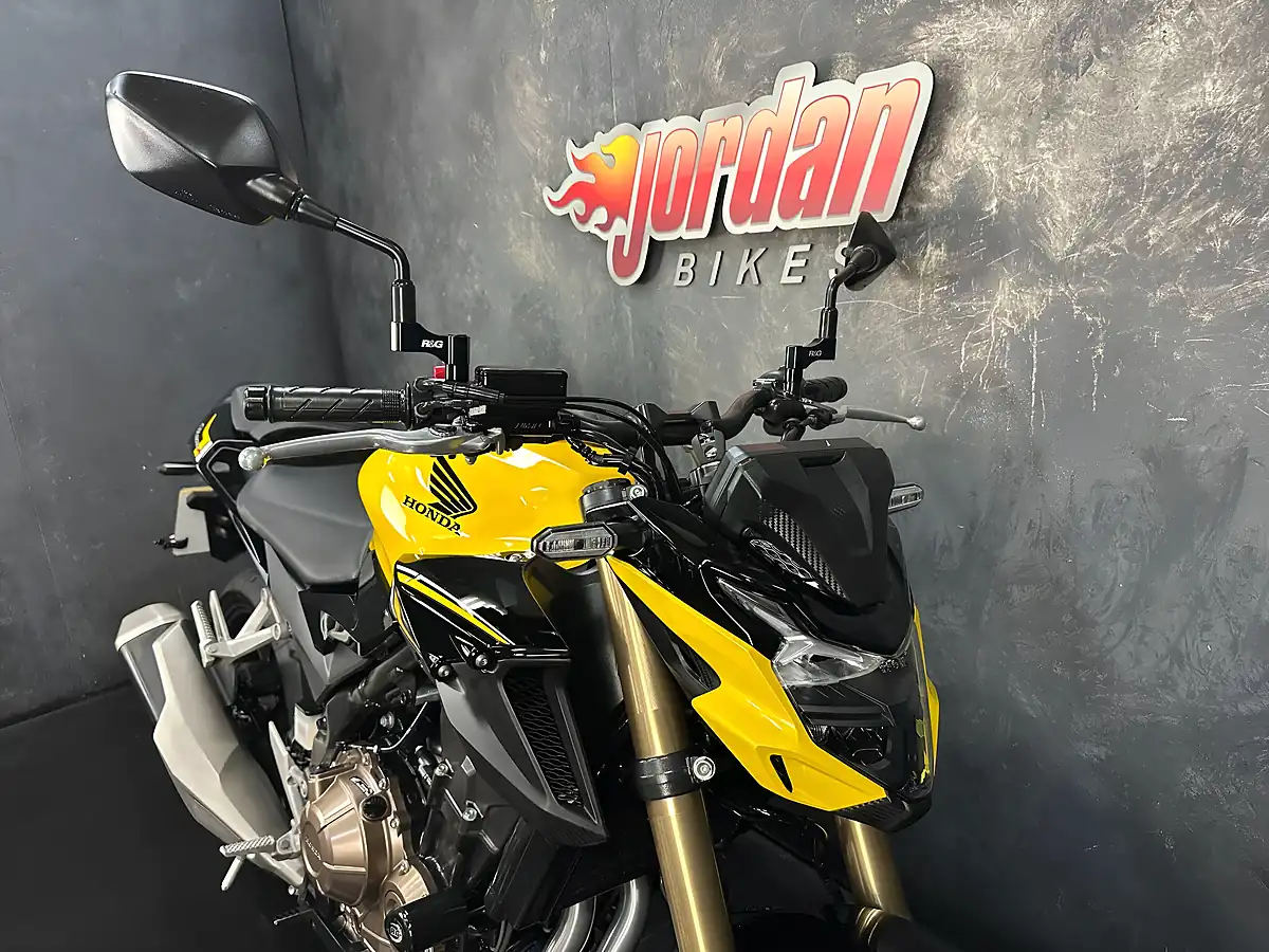 Used 2023 Honda CB500F 500 Yellow - Interior and Exterior details 10